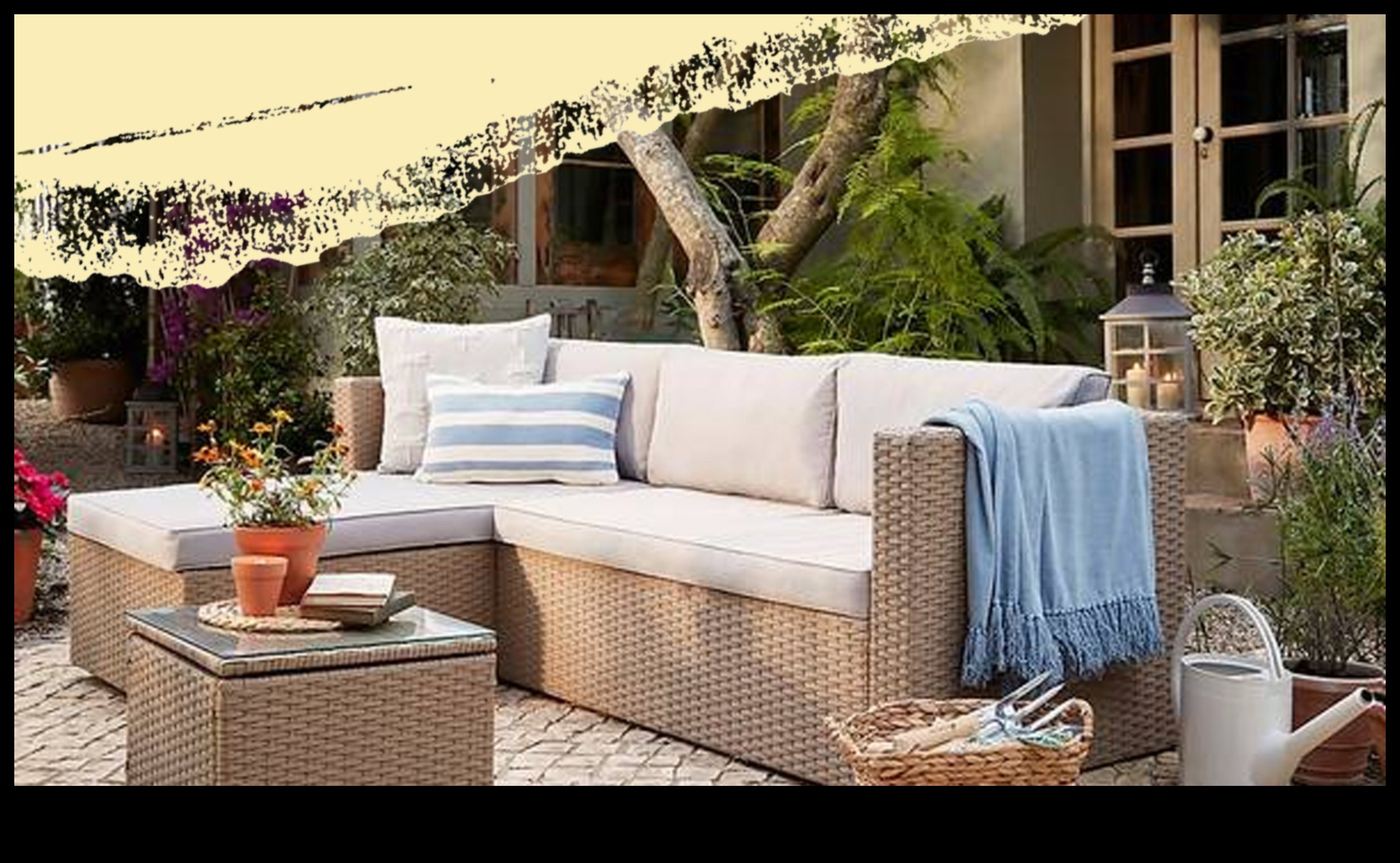 Υπάρχουν συμβουλές για τη διακόσμηση ενός εξωτερικού χώρου σαλονιού με έπιπλα από ρατάν;