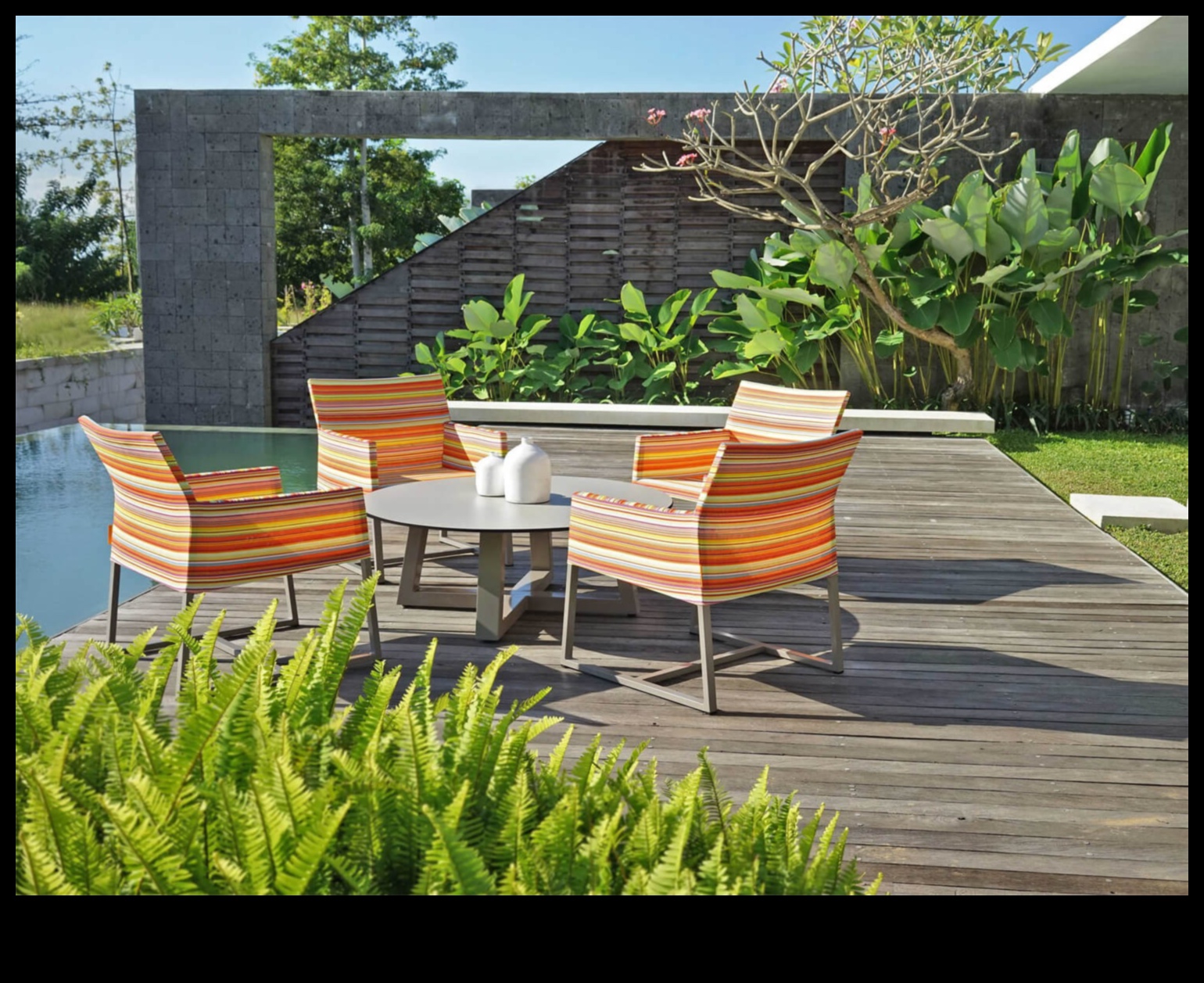 Πώς να προσθέσετε μια έκρηξη χρώματος σε μια διακόσμηση εξωτερικού χώρου με εκλεκτικές ιδέες;