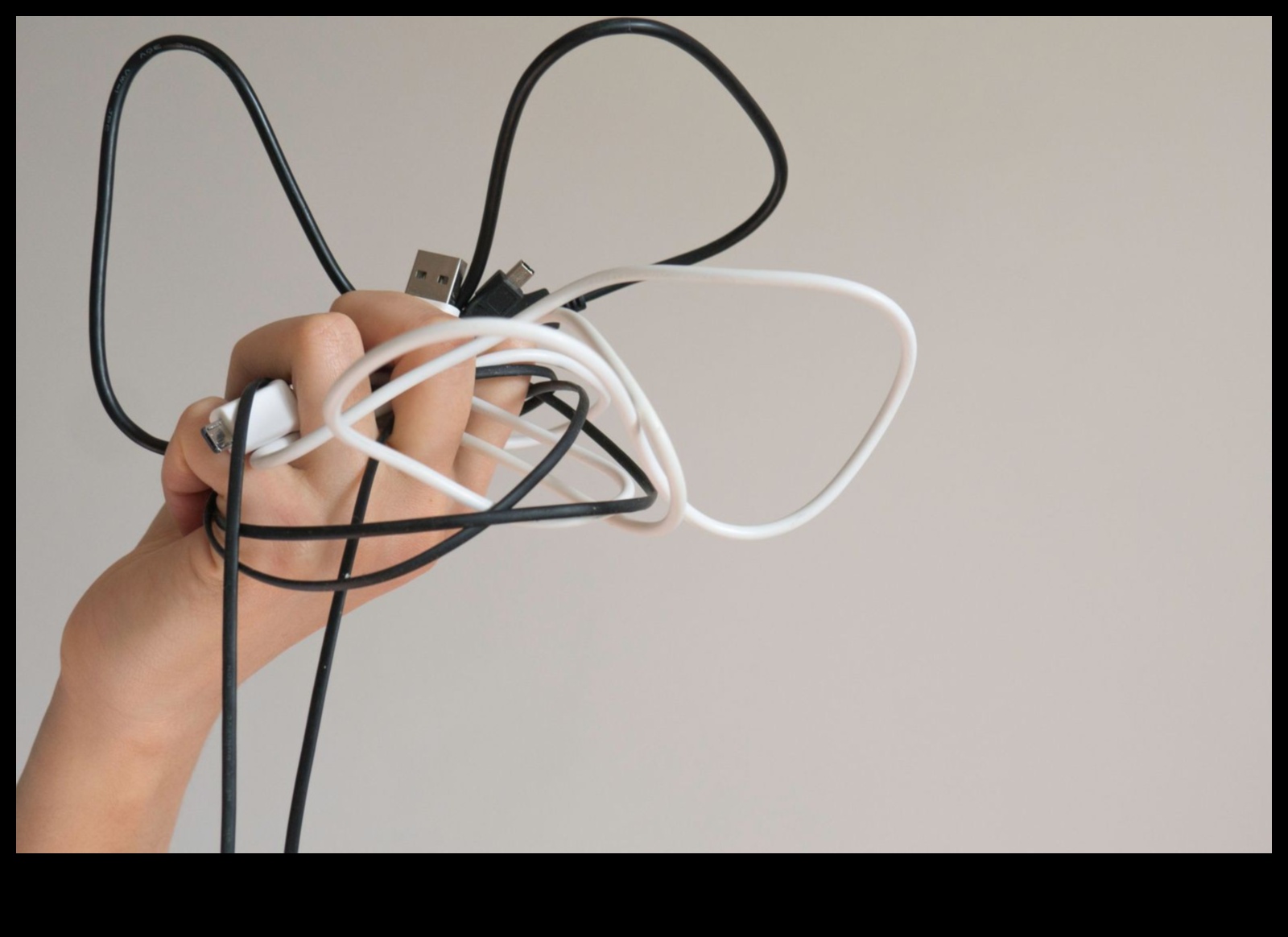 Wire Management Wizards: Λύσεις για την οργάνωση οικιακών ηλεκτρονικών