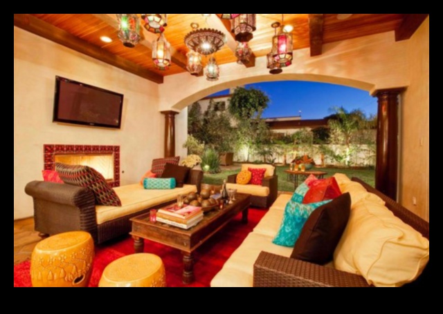 Πώς να δημιουργήσετε ένα μαροκινό σαλόνι με περίπλοκα μαροκινά μοτίβα χρησιμοποιώντας ιδέες διακόσμησης;