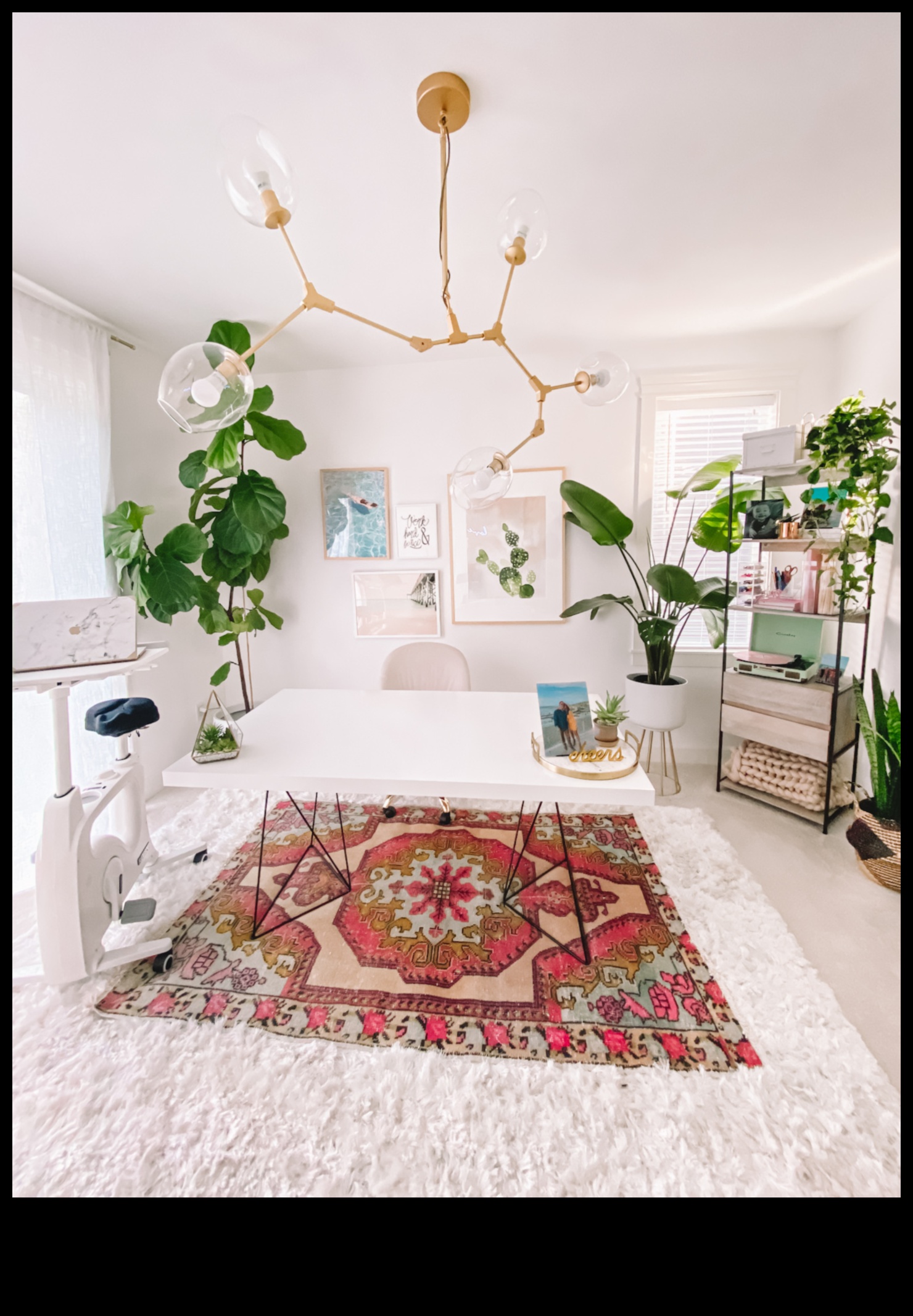 Μπορείτε να προτείνετε ιδέες διακόσμησης γραφείου Boho για ένα γραφείο στο σπίτι με εκλεκτικές πινελιές;