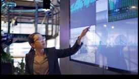 Intelligence Surge: Πλοήγηση στη δυναμική της αριστείας επιχειρηματικών δεδομένων