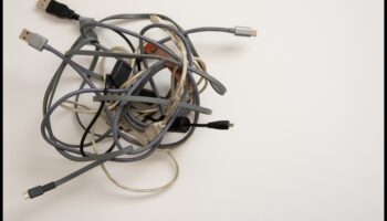 Wire Management Wizards: Λύσεις για την οργάνωση οικιακών ηλεκτρονικών